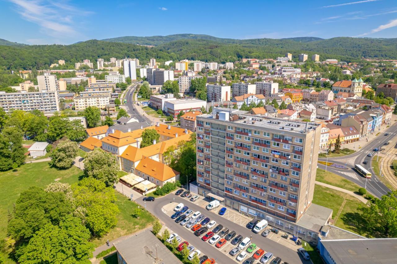 Apartmany A Studia Zamecky Park Litvinov Bagian luar foto
